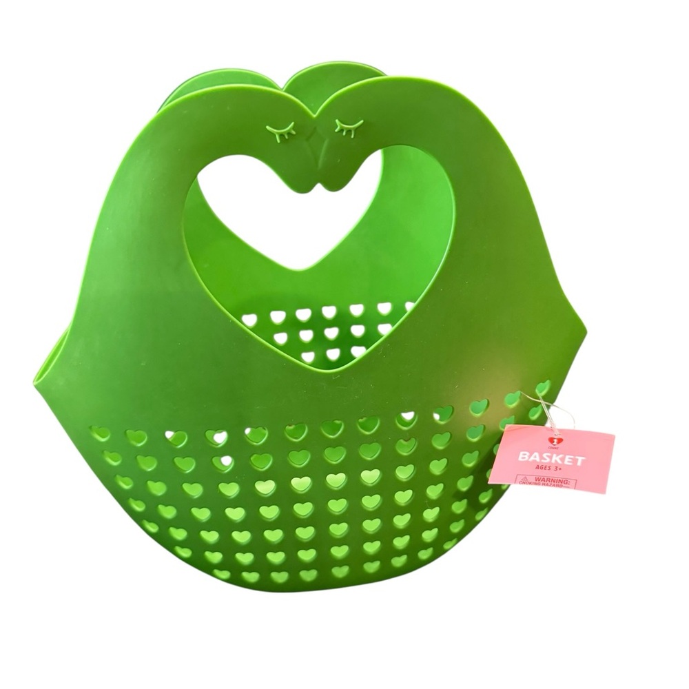 Green Heart-Shaped Basket - Picture 1 of 5